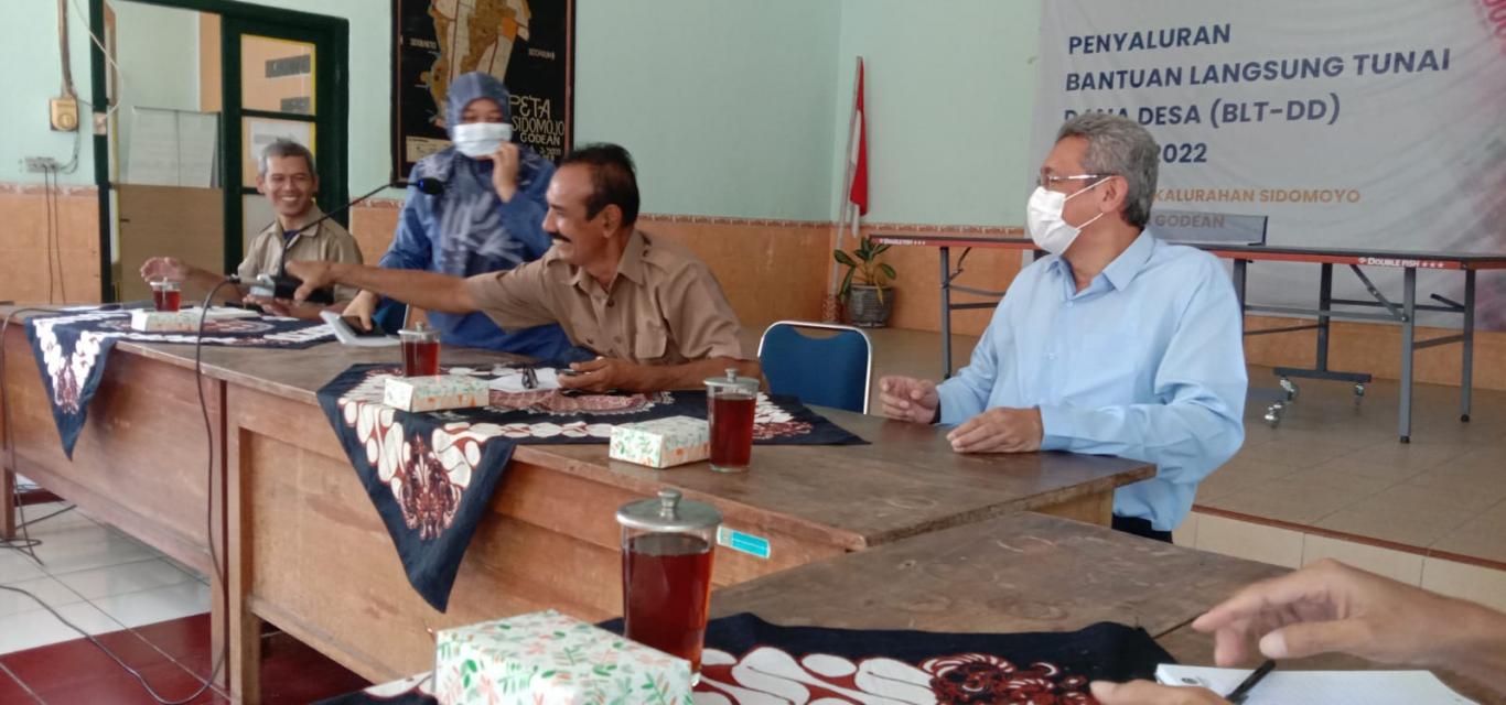 AUDIENSI KAMPUS UNY DI KALURAHAN SIDOMOYO