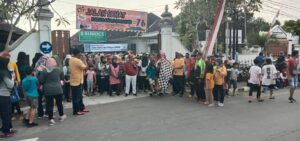 PERINGATI HUT KE 76 KALURAHAN SIDOMOYO ADAKAN JALAN SANTAI