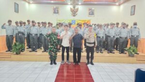 PENYERAHAN SERAGAM BARU LINMAS KALURAHAN SIDOMOYO
