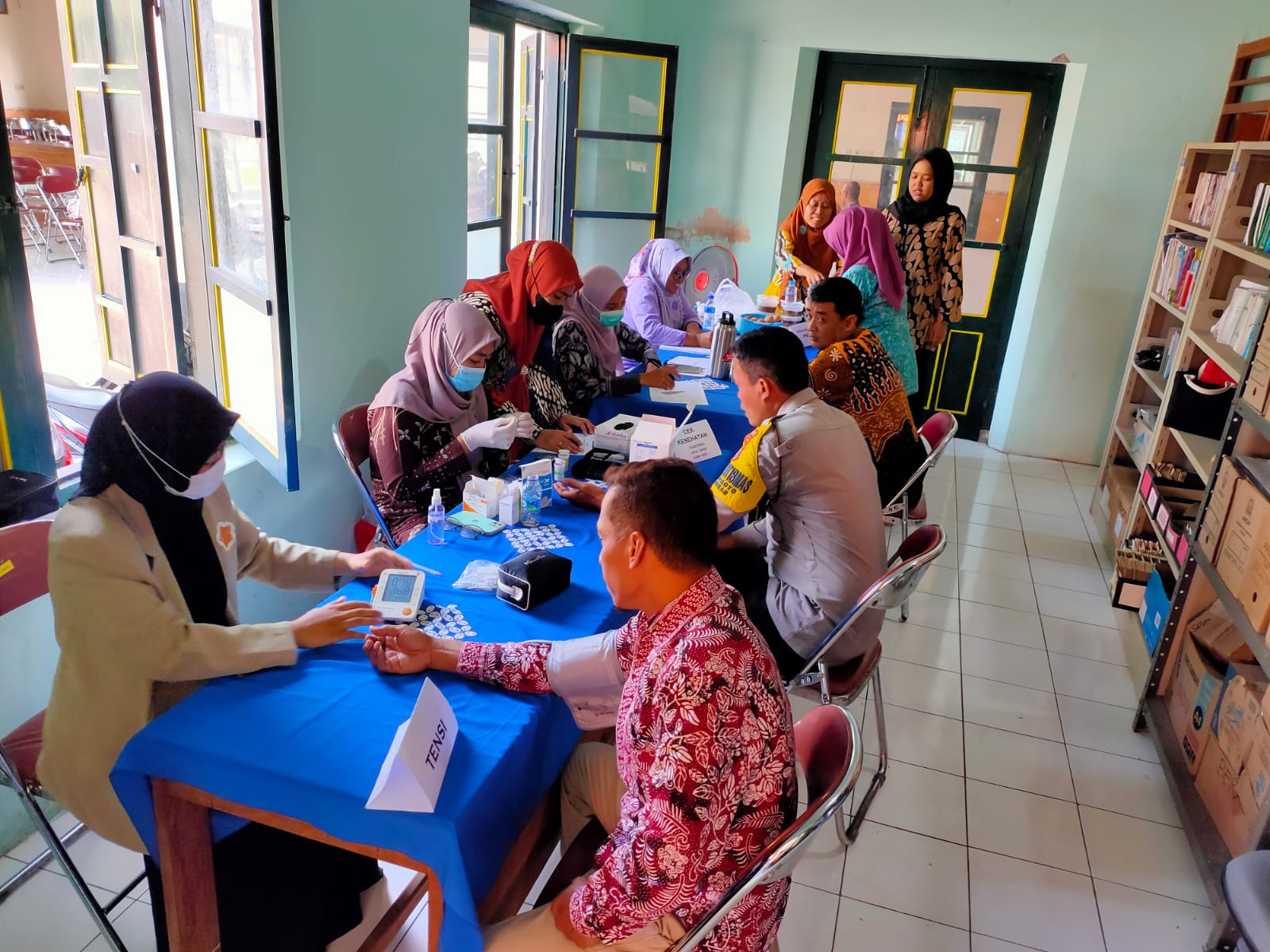 KALURAHAN SIDOMYO GELAR PEMERIKSAAN KESEHATAN APARATUR DAN KADER DESA