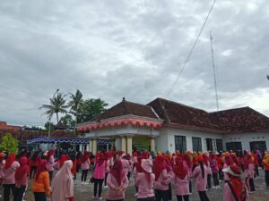 SENAM DAN MENGHIAS TUMPENG ANTAR PADUKUHAN